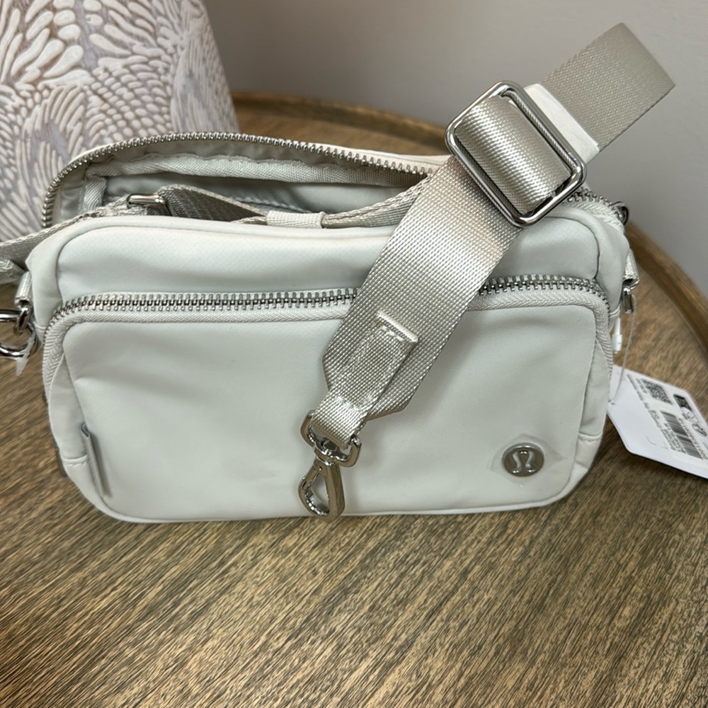 Lululemon NWT Everywhere Crossbody Bag 2L Metal Hardware Bone/Silver